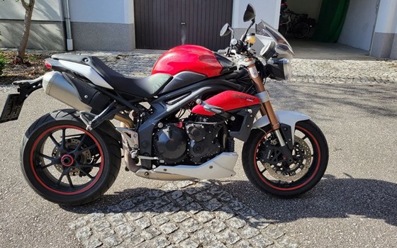 Gebrauchtmotorrad Triumph Speed Triple 1050 - Bild 2 Gebrauchtmotorrad Triumph Speed Triple 1050 - Bild 2