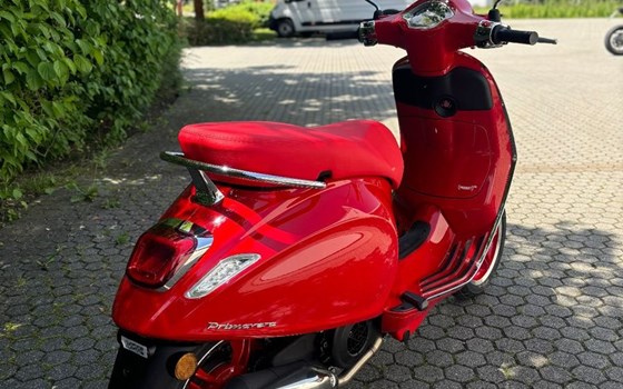Neufahrzeug Vespa Primavera 125 RED - Bild 4