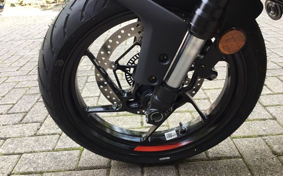 Neufahrzeug Aprilia Tuono 457 - Bild 11