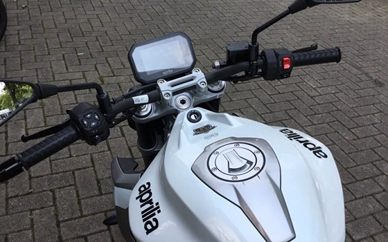 Neufahrzeug Aprilia Tuono 457 - Bild 13