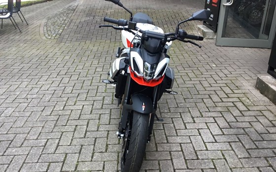Neufahrzeug Aprilia Tuono 457 - Bild 7