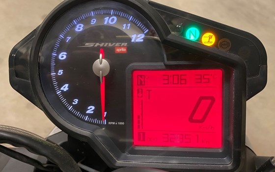 Gebrauchtmotorrad Aprilia Shiver 750 - Bild 2 Gebrauchtmotorrad Aprilia Shiver 750 - Bild 2