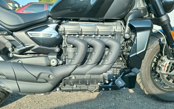 Gebrauchtmotorrad Triumph Rocket 3 GT Triple Black - Bild 4