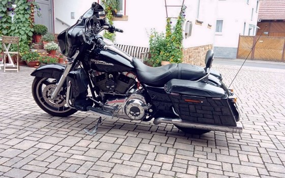 Gebrauchtmotorrad Harley-Davidson Street Glide FLHX - Bild 1