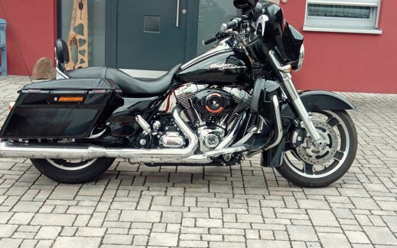 Gebrauchtmotorrad Harley-Davidson Street Glide FLHX - Bild 3