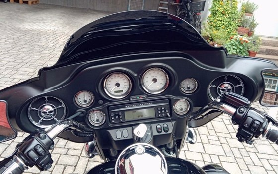 Gebrauchtmotorrad Harley-Davidson Street Glide FLHX - Bild 8