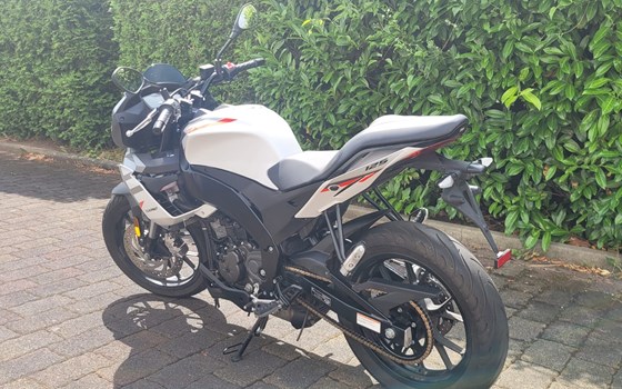 Gebrauchtmotorrad Aprilia Tuono 125 - Bild 3