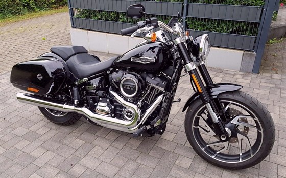 Gebrauchtmotorrad Harley-Davidson Softail Sport Glide FLSB - Bild 2