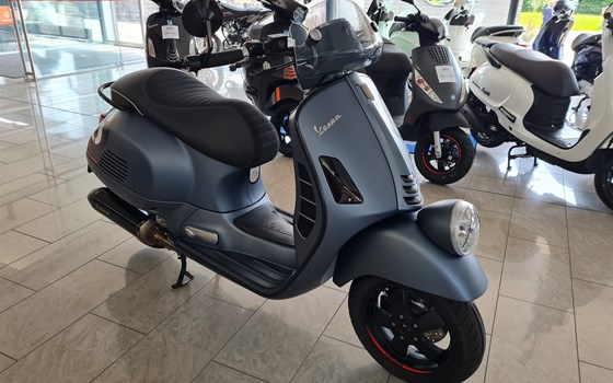 Gebrauchtmotorrad Vespa GTV 300 Special Edition Sei Giorni Euro4 - Bild 1 Gebrauchtmotorrad Vespa GTV 300 Special Edition Sei Giorni Euro4 - Bild 1