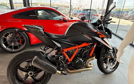 Gebrauchtmotorrad KTM 1390 Super Duke R - Bild 1 Gebrauchtmotorrad KTM 1390 Super Duke R - Bild 1
