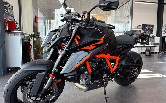 Gebrauchtmotorrad KTM 1390 Super Duke R - Bild 3 Gebrauchtmotorrad KTM 1390 Super Duke R - Bild 3