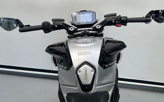 Neufahrzeug MV Agusta Dragster RR Ottantesimo - Bild 11