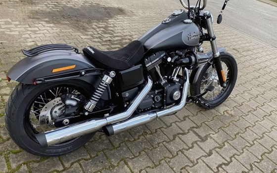 Gebrauchtmotorrad Harley-Davidson Dyna Street Bob FXDB - Bild 2