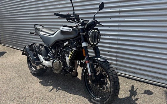 Gebrauchtmotorrad Husqvarna Svartpilen 125 - Bild 2 Gebrauchtmotorrad Husqvarna Svartpilen 125 - Bild 2