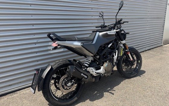 Gebrauchtmotorrad Husqvarna Svartpilen 125 - Bild 3 Gebrauchtmotorrad Husqvarna Svartpilen 125 - Bild 3