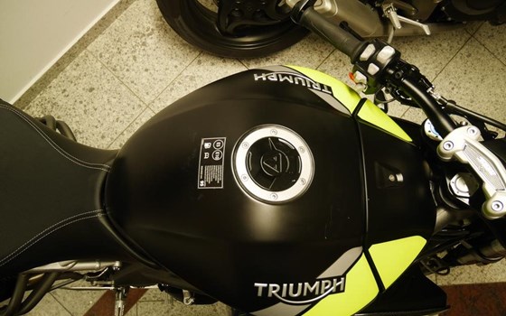 Gebrauchtmotorrad Triumph Speed Triple RS - Bild 11 Gebrauchtmotorrad Triumph Speed Triple RS - Bild 11