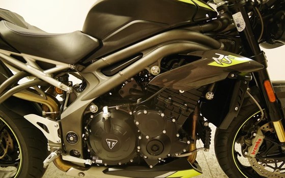 Gebrauchtmotorrad Triumph Speed Triple RS - Bild 9 Gebrauchtmotorrad Triumph Speed Triple RS - Bild 9