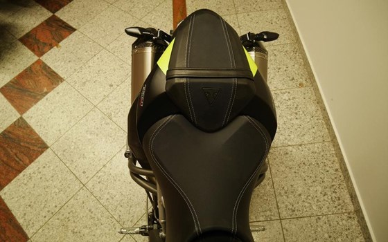 Gebrauchtmotorrad Triumph Speed Triple RS - Bild 12 Gebrauchtmotorrad Triumph Speed Triple RS - Bild 12