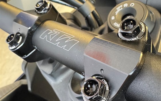 Neufahrzeug KTM 890 SMT - Bild 10