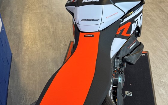 Neufahrzeug KTM 890 SMT - Bild 11