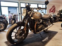 Gebrauchtmotorrad Triumph Speed Twin 900 