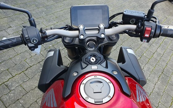Neufahrzeug Honda CB650R E-Clutch - Bild 14