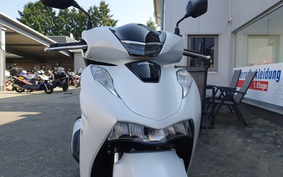 Gebrauchtmotorrad Honda SH125i - Bild 9