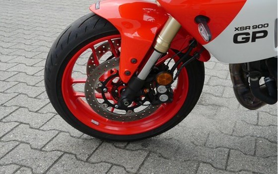 Gebrauchtmotorrad Yamaha XSR900 GP - Bild 10