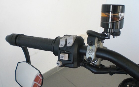 Gebrauchtmotorrad Ducati Streetfighter - Bild 7