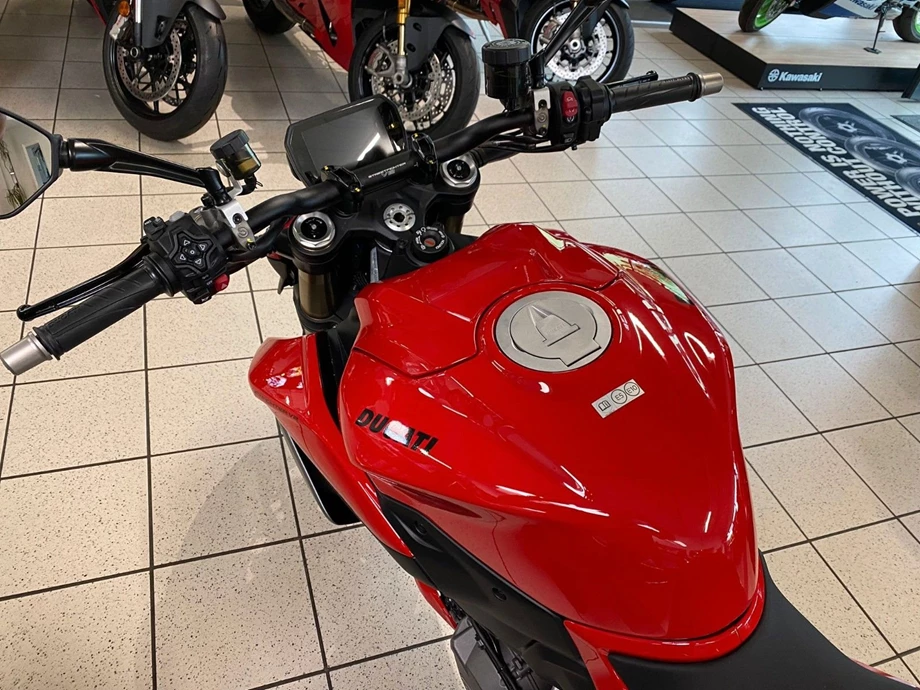 Angebot Ducati Streetfighter V2 Bild 8: Angebot Ducati Streetfighter V2