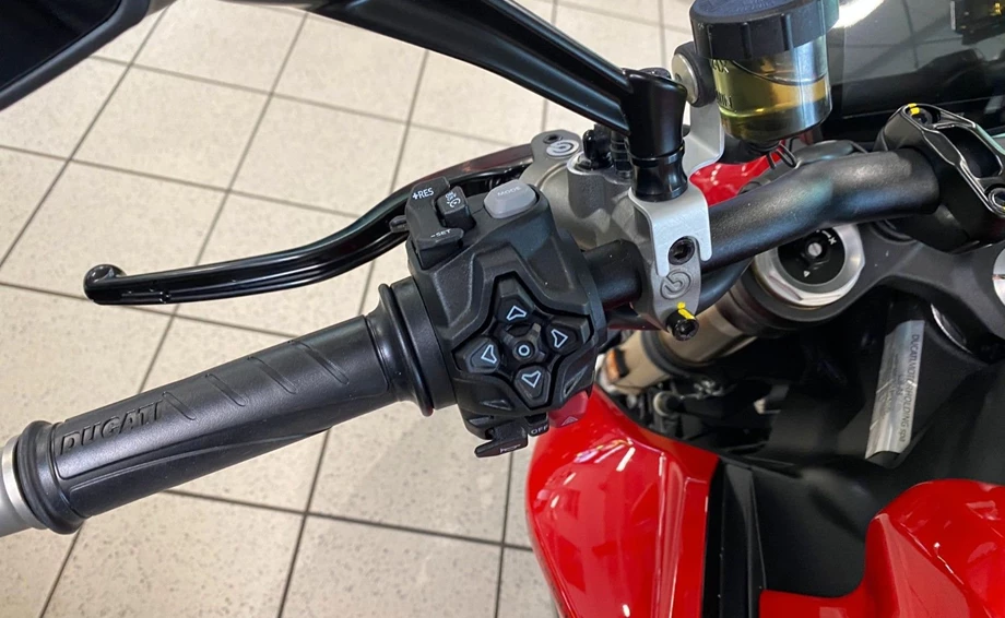 Angebot Ducati Streetfighter V2 Bild 9: Angebot Ducati Streetfighter V2