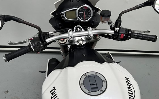 Gebrauchtmotorrad Triumph Speed Triple 1050 - Bild 12