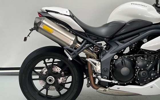 Gebrauchtmotorrad Triumph Speed Triple 1050 - Bild 2