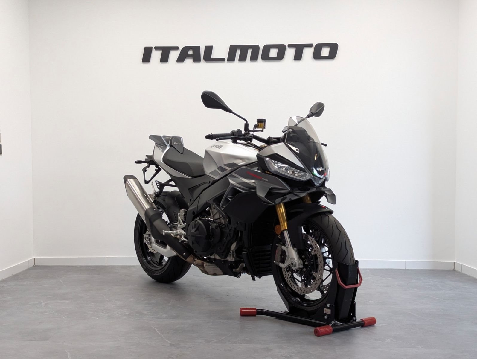 Aprilia Tuono V4 1100 Factory 