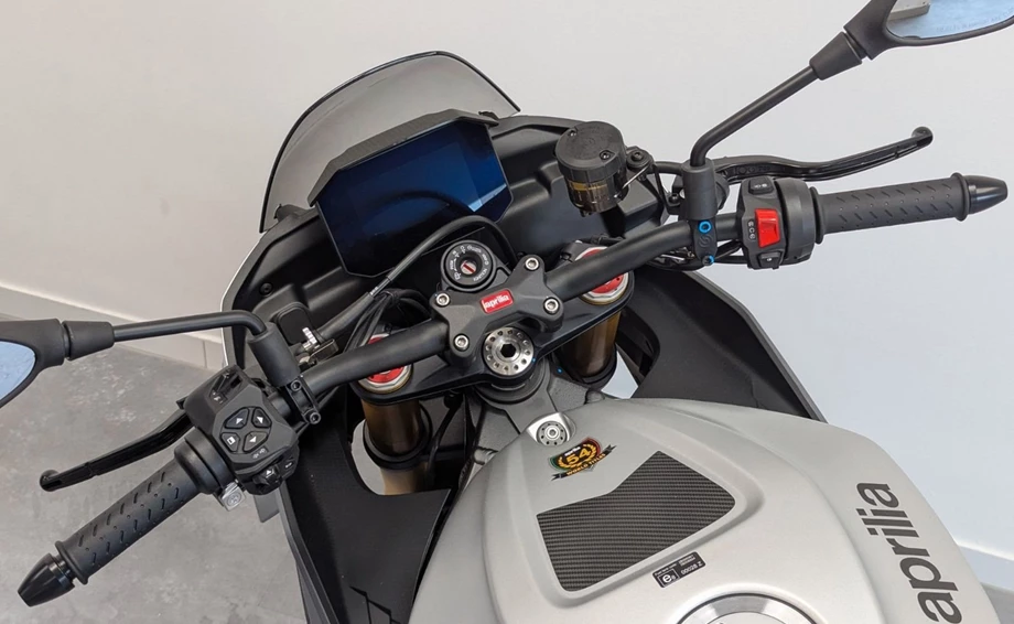 Angebot Aprilia Tuono V4 1100 Factory Bild 5: Angebot Aprilia Tuono V4 1100 Factory
