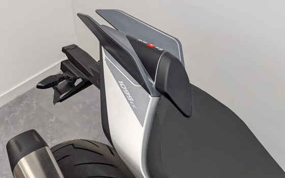 Neufahrzeug Aprilia Tuono V4 1100 Factory - Bild 7