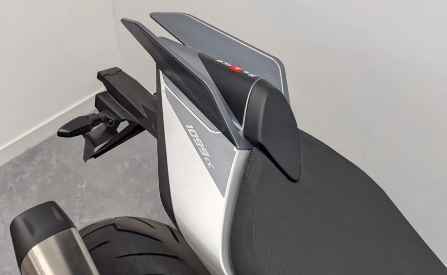 Angebot Aprilia Tuono V4 1100 Factory Bild 7: Angebot Aprilia Tuono V4 1100 Factory