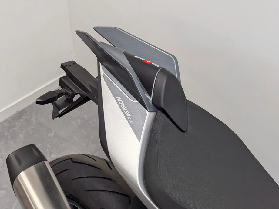 Angebot Aprilia Tuono V4 1100 Factory Bild 7: Angebot Aprilia Tuono V4 1100 Factory