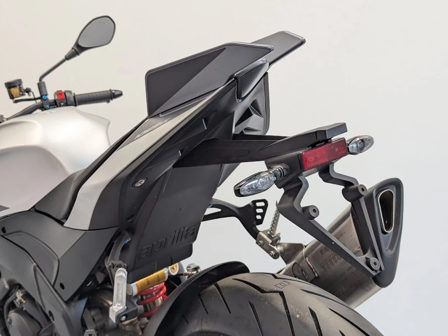 Angebot Aprilia Tuono V4 1100 Factory Bild 8: Angebot Aprilia Tuono V4 1100 Factory