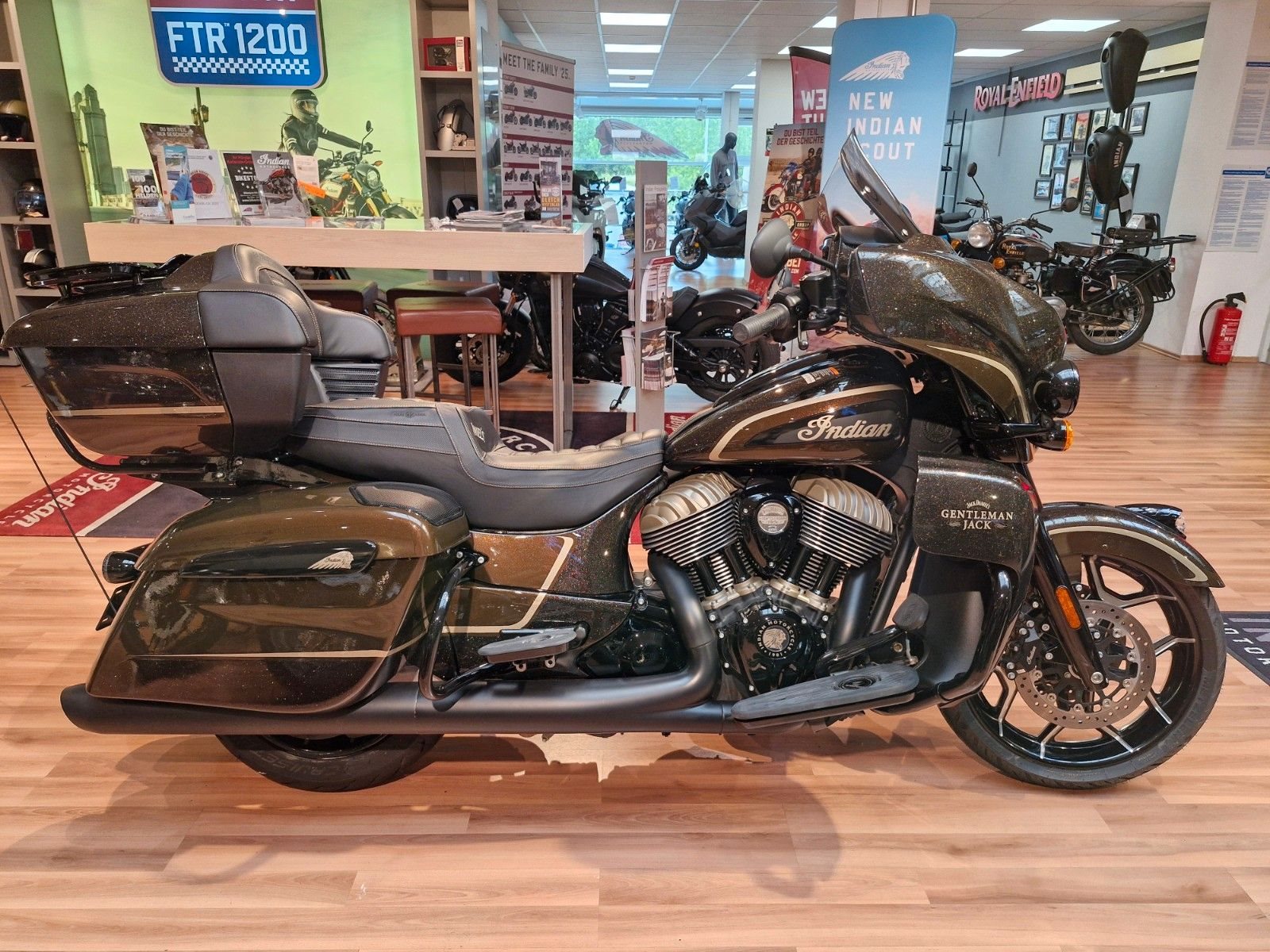 Indian Roadmaster Dark Horse