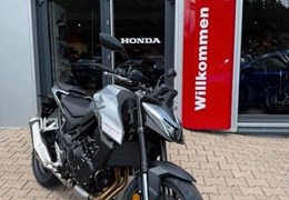 Neumotorrad Honda CB750 Hornet