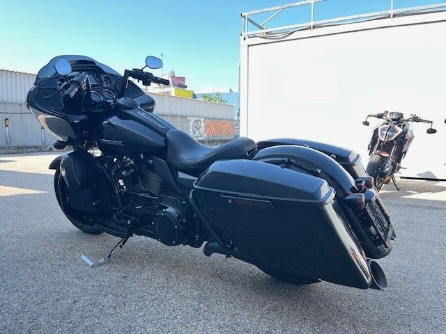 Harley-Davidson Touring Road Glide Special FLTRXS (Vivid Black) - Bild 10