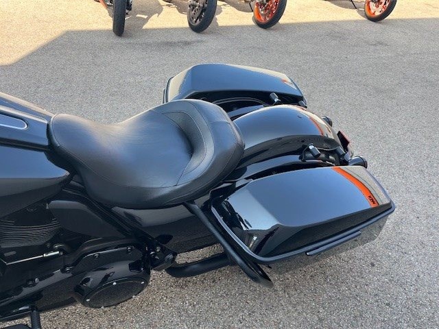 Harley-Davidson Touring Road Glide Special FLTRXS (Vivid Black) - Bild 12