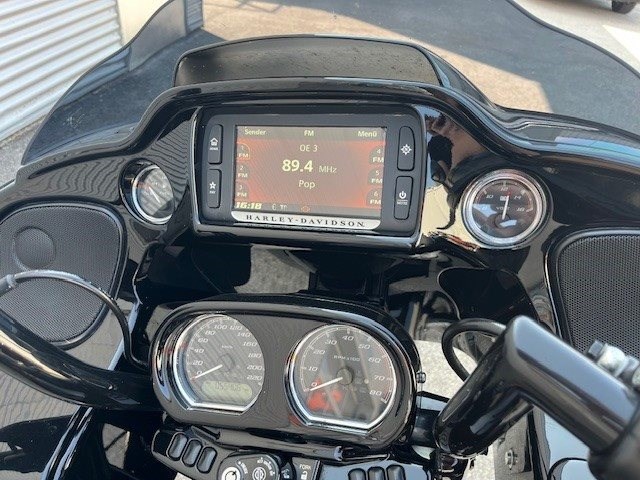 Harley-Davidson Touring Road Glide Special FLTRXS (Vivid Black) - Bild 14