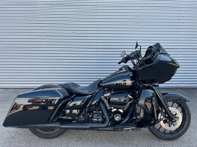 Harley-Davidson Touring Road Glide Special FLTRXS (Vivid Black) - Bild 2