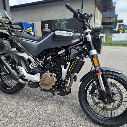 GEBRAUCHTFAHRZEUG Husqvarna Svartpilen 125