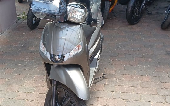 Gebrauchtmotorrad Peugeot Tweet 150 - Bild 2