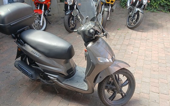 Gebrauchtmotorrad Peugeot Tweet 150 - Bild 3