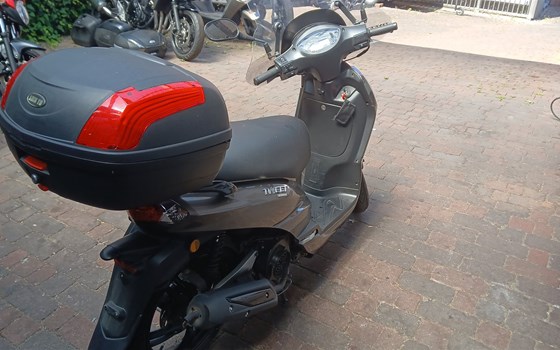 Gebrauchtmotorrad Peugeot Tweet 150 - Bild 4
