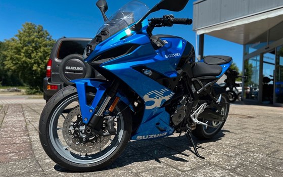 Gebrauchtmotorrad Suzuki GSX-8R - Bild 2